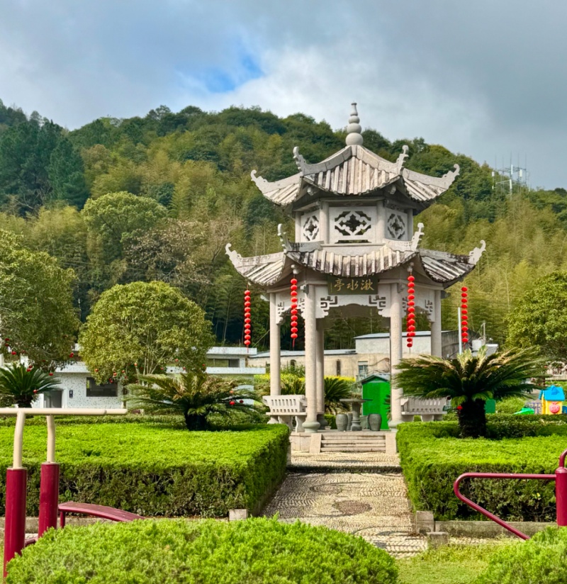 村居览胜图片
